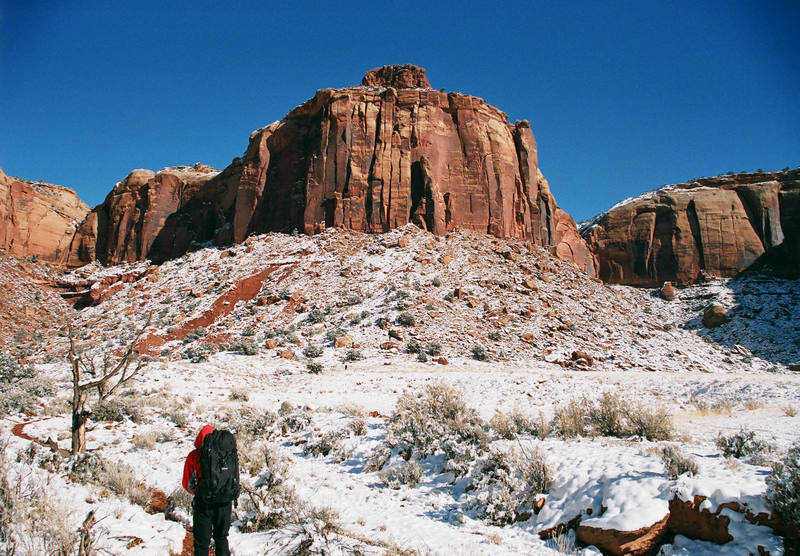 Hiking in the snow to Broken Tooth