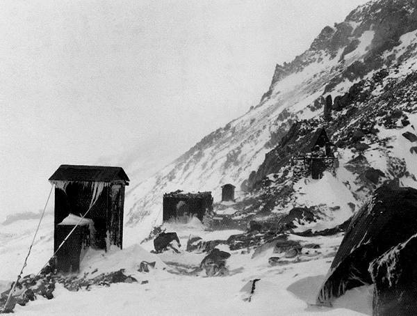 Camp Muir-August 1975.<br>
Photo by Blitzo.