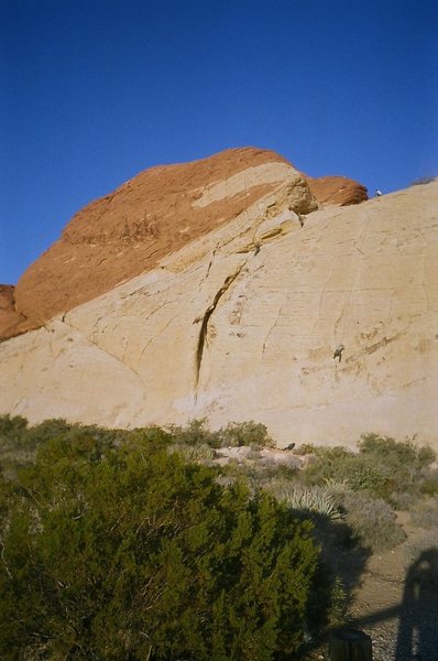 off-width crack on white slab