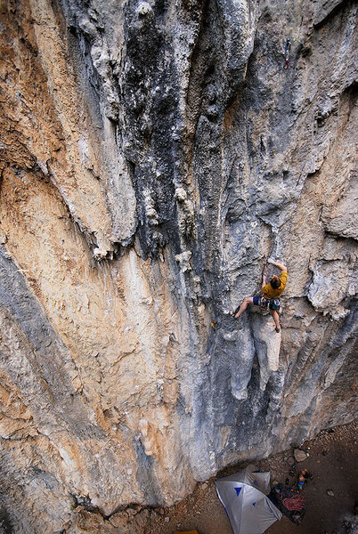 Climbing culo de negra in El Salto, Mexico (2008)