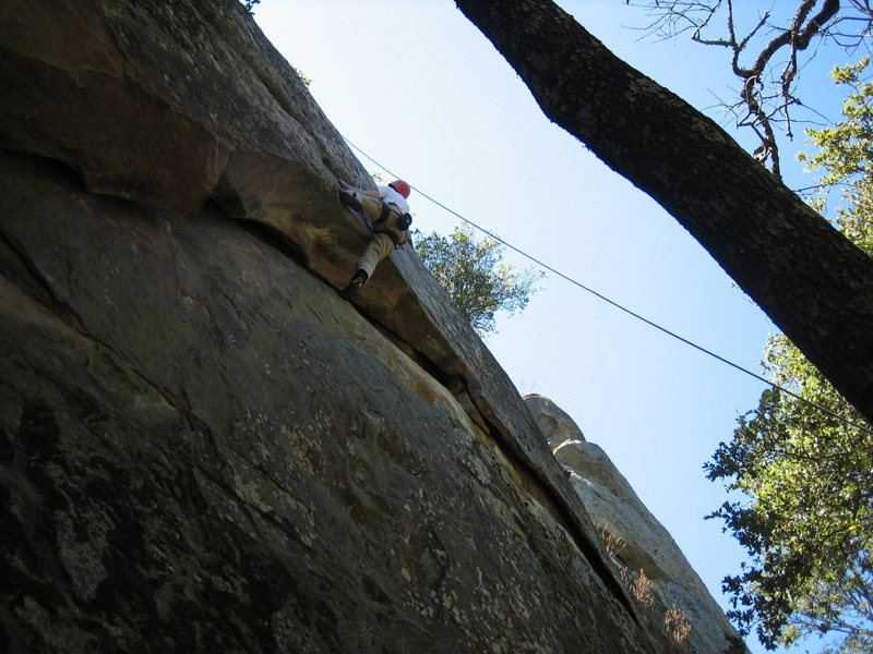 Trying to get out of the first part of the climb. It is actually somewhat easy. The real crux is to navigate the vertical crack that comes next