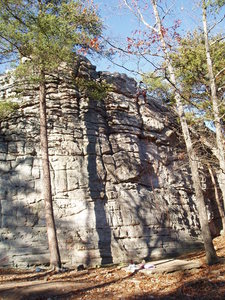 Easy routes on Westside Block.  Jaws is on the back corner of this block.  Multiple anchors at the top.  