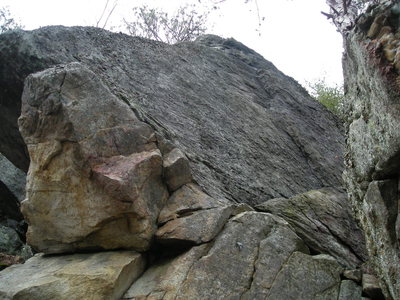 Dogstar climbs the face using the thin shelf.  Footy and technical.