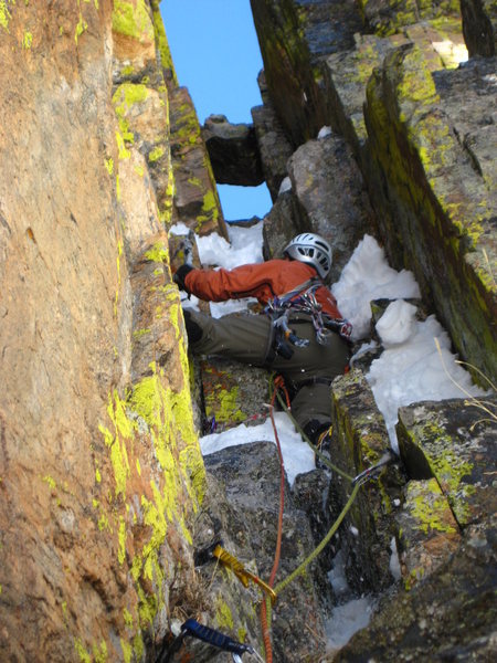 Dougald in the 2nd crux. Above the chockstone is the end of P4.