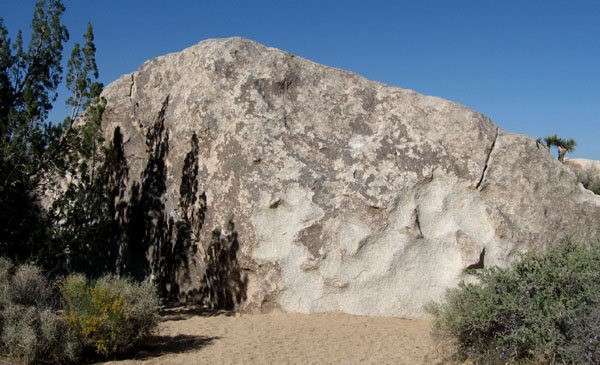 Sidekick Boulder-East Face.<br>
Photo by Blitzo.