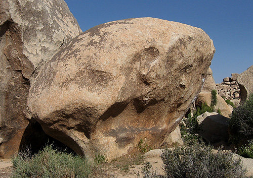 Picture Perfect Boulder.<br>
Photo by Blitzo.