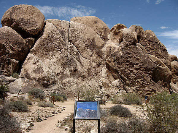 A new sign has been installed at Pixie Rock.<br>
Photo by Blitzo.