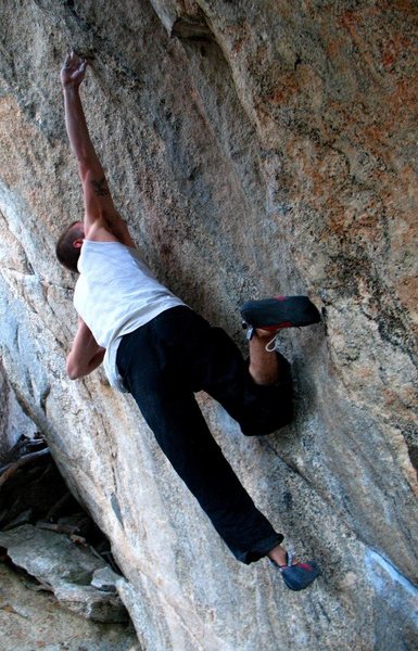 Nic O reaching on the FA of Vesper (V10), Tramway