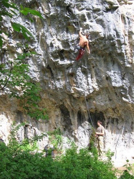 Kyle McFarland at the first kneebar rest on Thieves. Photo: Justin Jendzejec