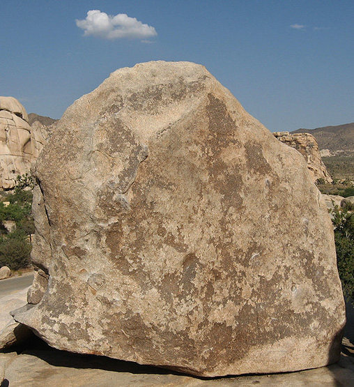 Triangle Boulder.<br>
Photo by Blitzo.