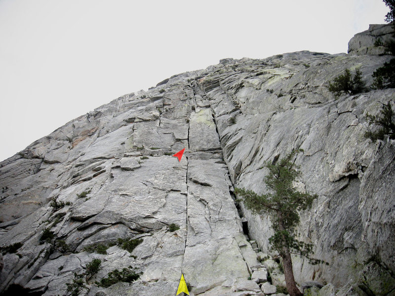 The highly recommended (**) start for The Long Climb is indicated by the Yellow arrow (p1 of The Wong Climb).  The Red arrow indicates p2 of The Long Climb (the mummy crack)  