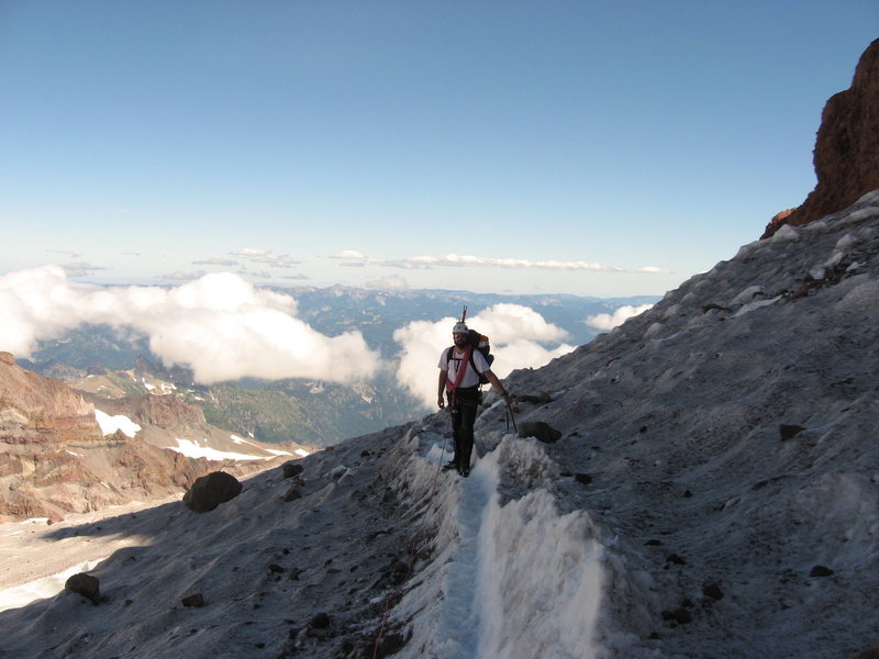 moving toward Ingraham Flats Camp on Mt. Rainier<br>
