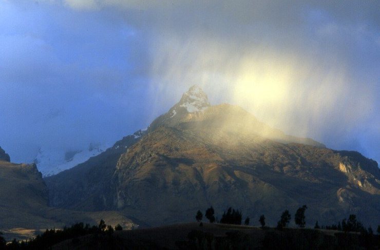 Rain showers over Huaraz.