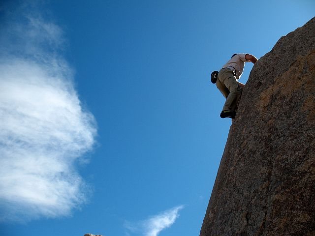 Topping out on Foot Fetish (V1+), Joshua Tree NP 