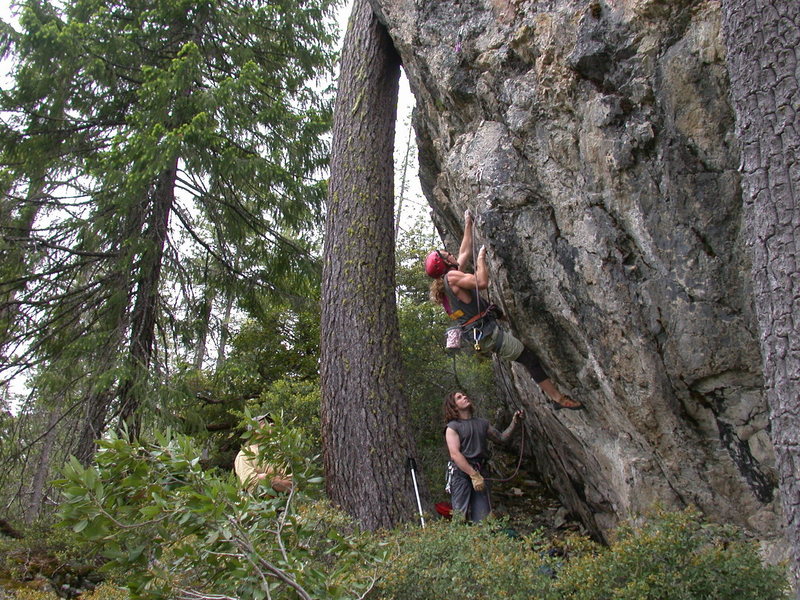 Eric pulling onto Forty Feet to Freedom(10d) for the 2nd ascent, Far Out Wall, Land of the Lost.