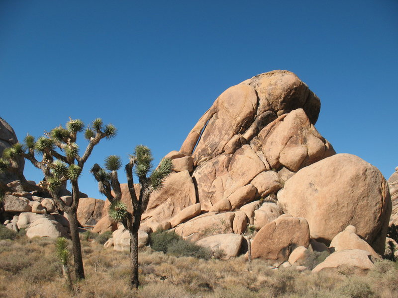 Natural arch near the Arid Piles, Joshua Tree NP