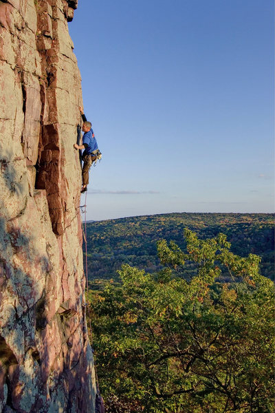 Devils Lake. Crux of Stool Pidgeon. Photo: Henning Boldt.