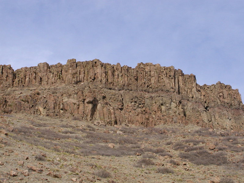 Columnar jointing in basalt. North Table Mt, Golden, CO.  Shown here are 2 flows of Shoshonite, a potassium-rich basalt, probably originating 5 miles north of Golden about 60 million years ago.  One sees at Table Mt, spheroidal weathering, glassy-appearing cooling planes, and vesicles filled with white zeolite minerals.