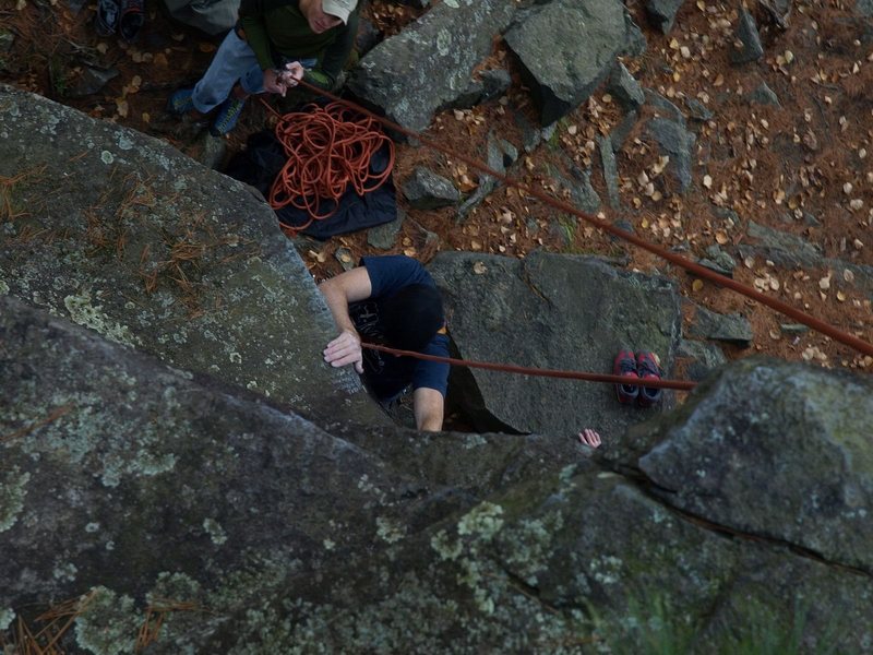 Pulling the roof on Mantrap. Roof edge is a major sloper. Picture made from top of route by JLe.