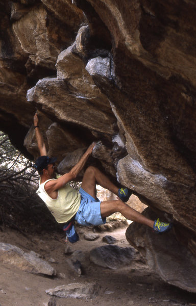 Gonzo goes to Hueco Tanks and pulls down