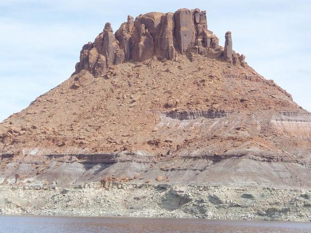 Numerous routes on this formation (lake mile 127).  The little spire on the right goes at hard 11.