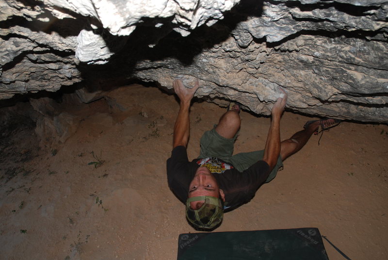 plutonio cave no name? v5 - potrero chico