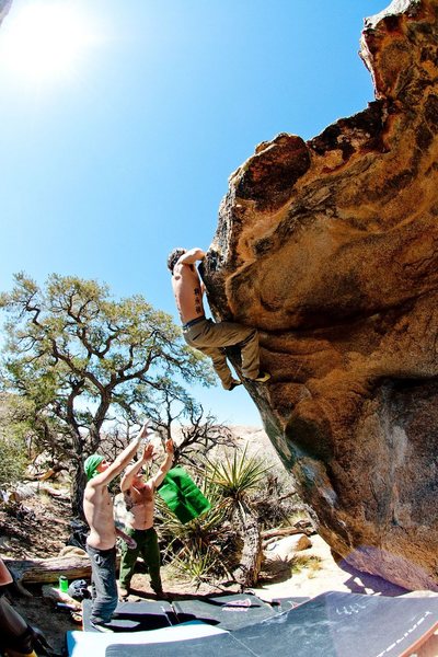 Holds on top get pretty thin.<br>
The agave like pointy tree makes for a bad landing if you come off at the top.