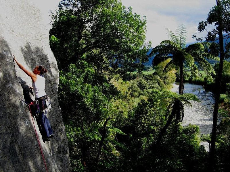 searching out the beta passing the second bolt on Temples of Stone (5.9)