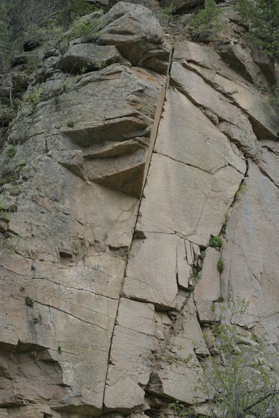 The line takes the right-leaning finger crack past the dihedral.