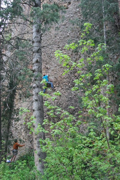 Ken McRaney nearing 3rd bolt