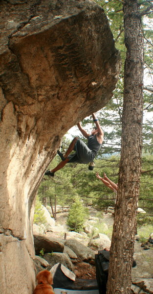 Mike B moving through the overhanging seam.