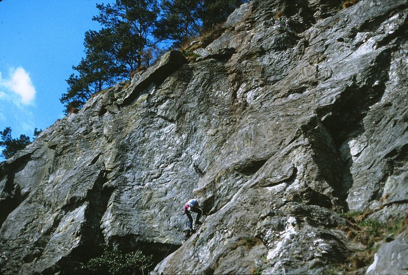 A climber approaching the overlap on Holly Tree Groove