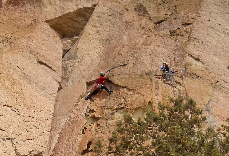Following pitch 1 of Chimney De Chelly on Mesa Verde Wall.  Nice line but doesn't quite measure up quality-wise to the other trad 10- lines here (Trezlar & Tale).