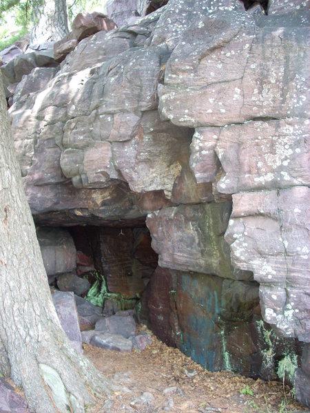 Cave problem towards bottom of Balanced Rock Trail. 