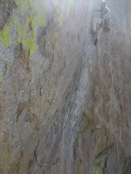 Jordi enjoying his great lead of the third pitch. The yellow rope shows the vertical.