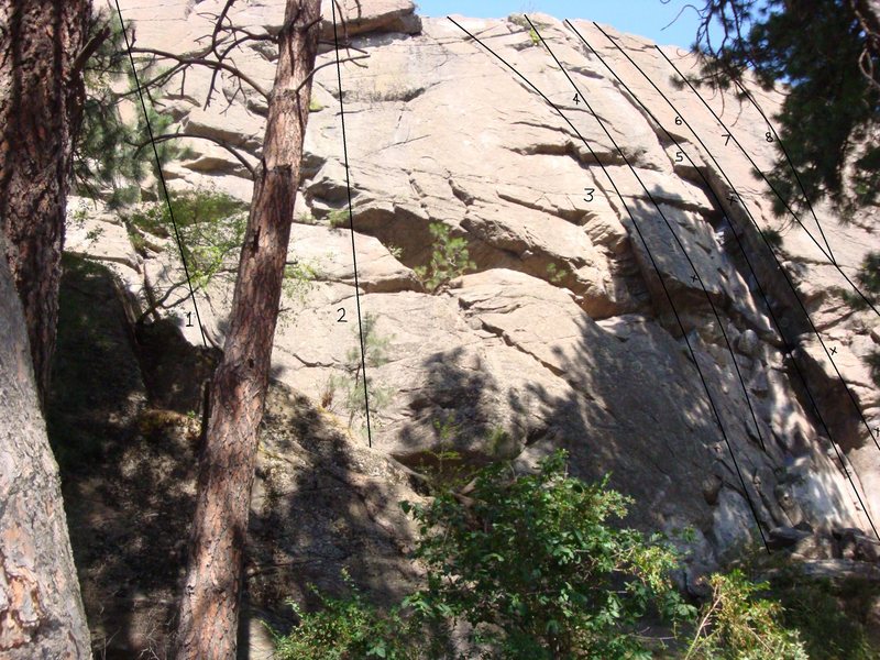 The main wall, center at Minne:<br>
1. main crack (5.4)<br>
2. apprentice route (5.6)<br>
3. the diagonal (5.8)<br>
4. screaming fingers (5.12a)<br>
5. the dihedral (5.9+)<br>
6. ron's climb (5.10d)<br>
7. bat crack (5.9)<br>
8. starbabies (5.8)<br>
