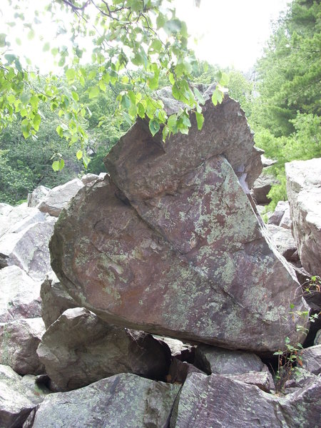 This boulder is in the "Slant" boulder field. This pic doesn't show it but in the next pic you will see the SEVERE narrow roof of this. We will call it the "Arrow Boulder".