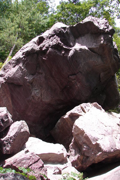 Large and steep boulder just over to the north of Super Slab.