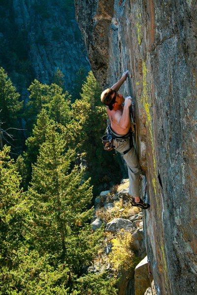 Ian Cruising the crux of Voila.