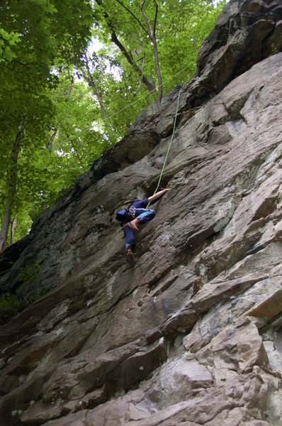 Skyler Anderson seconding Flying Dutchman 5.5 at Schoolhouse Crag.