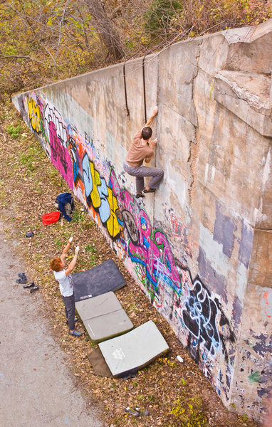 Al buildering <em>Physical Graffiti</em>, a 5.11 finger crack in Lincoln, Nebraska.