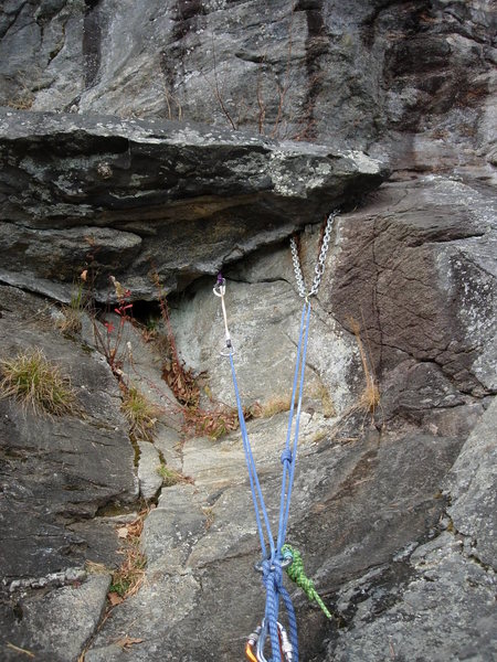 The threaded chain anchor at the top of Intertwine.