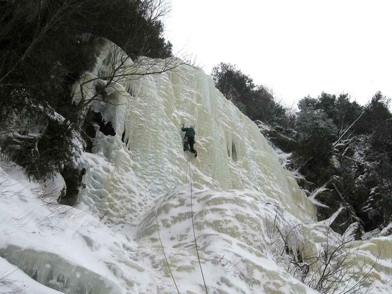 Starting up the steep left side of the "pillar".