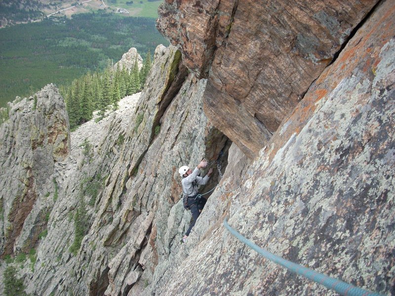 Bill Alexander beginning the choreography of crux stem moves, P2.<br>
Photo and lead by Howard Burkhart.