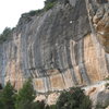 The left end & the main central wall of Campi.  The area surrounding the wide blue patch at the left includes "Delicatessen" & "Triste Pesadilla".  The heavily chalked line up the black rock at center is "Anabolica".