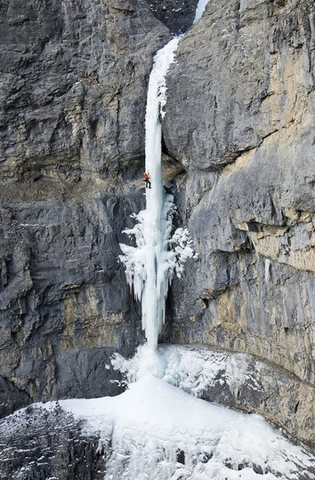 Guy Lacelle soloing Dec '06<br>
Fearful Symmetry (WI6)<br>
<br>
Andrew Querner photo<br>
www.restless-planet.com