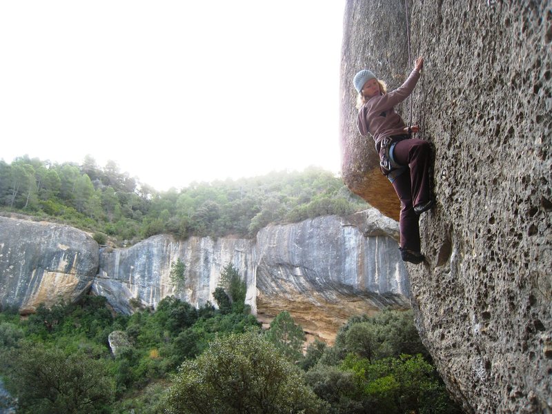 Enjoying the steep slab of "Lo Xispero" at Raco de la Finestra.