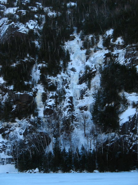 Chouinard's Gully seeing from the far side of Chapel Pond.  Chouinard's Gully is the obvious big flow in the center.  (the right flow is a variation to the main route).