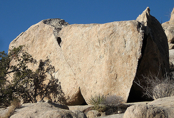 Native Arete Boulder. <br>
Photo by Blitzo.