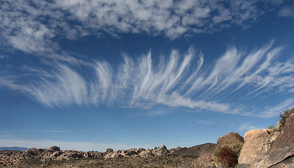 Cool clouds over the Wonderland of Rocks.<br>
Photo by Blitzo.